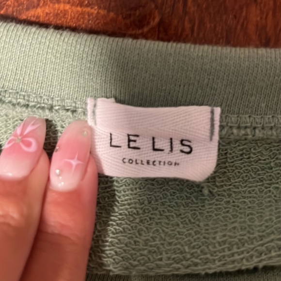 Le Lis Collection cropped green crewneck with flowers - Picture 3 of 3